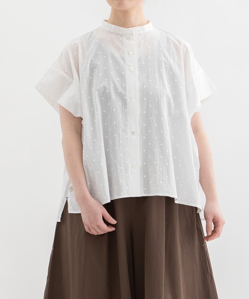 nop de nod(ノップドゥノッド)の「Cielタックショルダースタンドカラーシャツ(シャツ/ブラウス・レディース・ダークグリーン/オフホワイト/ダークブラウン/ネイビー/スモークピンク・3)」の7枚目の写真