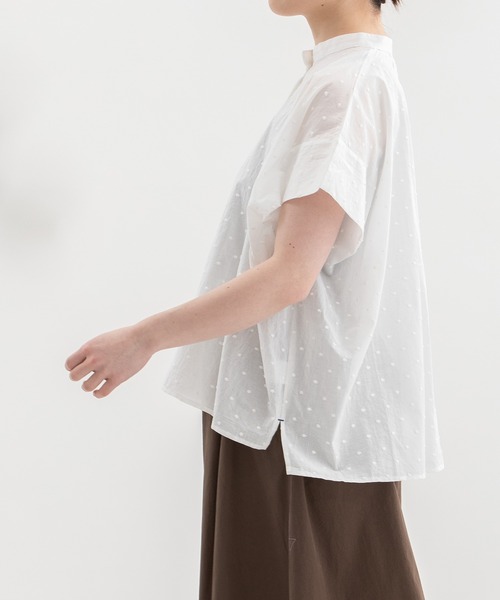 nop de nod(ノップドゥノッド)の「Cielタックショルダースタンドカラーシャツ(シャツ/ブラウス・レディース・ダークグリーン/オフホワイト/ダークブラウン/ネイビー/スモークピンク・3)」の8枚目の写真