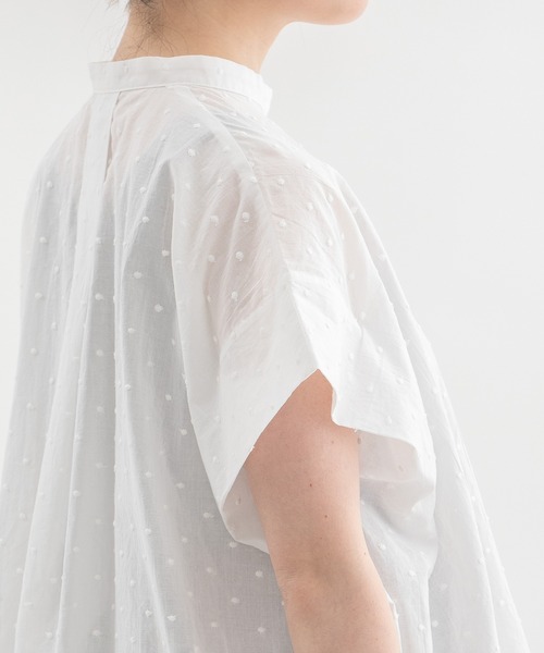 nop de nod(ノップドゥノッド)の「Cielタックショルダースタンドカラーシャツ(シャツ/ブラウス・レディース・ダークグリーン/オフホワイト/ダークブラウン/ネイビー/スモークピンク・3)」の10枚目の写真