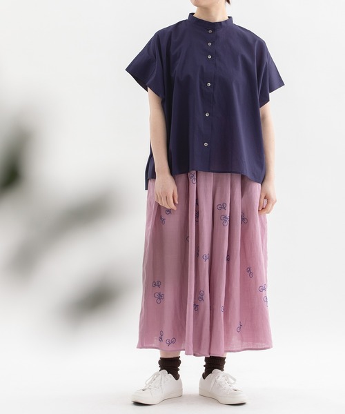 nop de nod(ノップドゥノッド)の「Cielタックショルダースタンドカラーシャツ(シャツ/ブラウス・レディース・ダークグリーン/オフホワイト/ダークブラウン/ネイビー/スモークピンク・3)」の11枚目の写真