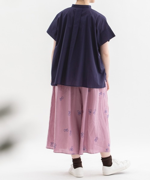 nop de nod(ノップドゥノッド)の「Cielタックショルダースタンドカラーシャツ(シャツ/ブラウス・レディース・ダークグリーン/オフホワイト/ダークブラウン/ネイビー/スモークピンク・3)」の13枚目の写真