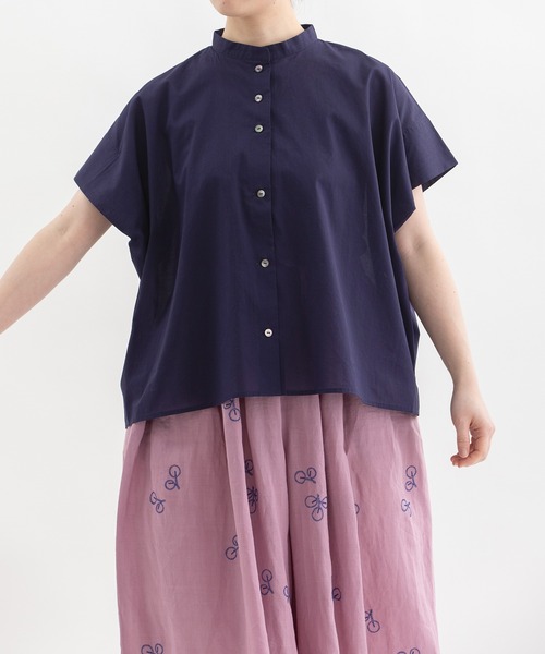nop de nod(ノップドゥノッド)の「Cielタックショルダースタンドカラーシャツ(シャツ/ブラウス・レディース・ダークグリーン/オフホワイト/ダークブラウン/ネイビー/スモークピンク・3)」の14枚目の写真