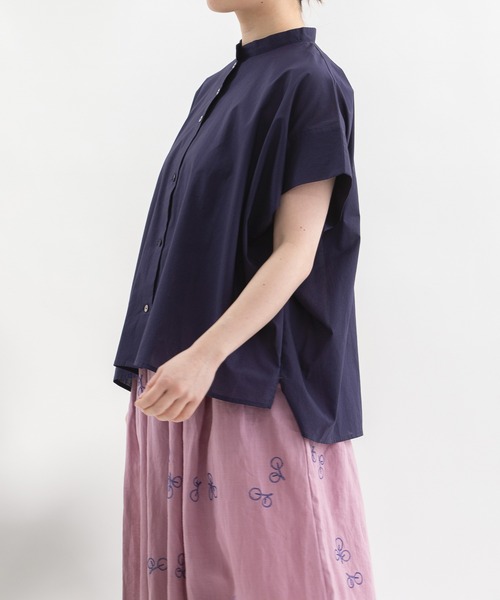 nop de nod(ノップドゥノッド)の「Cielタックショルダースタンドカラーシャツ(シャツ/ブラウス・レディース・ダークグリーン/オフホワイト/ダークブラウン/ネイビー/スモークピンク・3)」の15枚目の写真