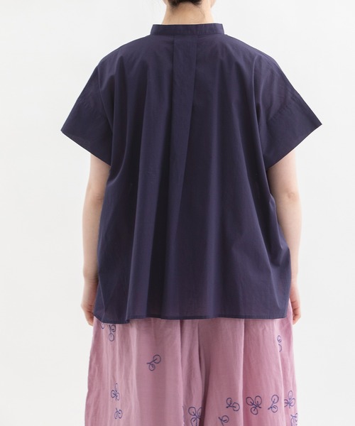 nop de nod(ノップドゥノッド)の「Cielタックショルダースタンドカラーシャツ(シャツ/ブラウス・レディース・ダークグリーン/オフホワイト/ダークブラウン/ネイビー/スモークピンク・3)」の16枚目の写真