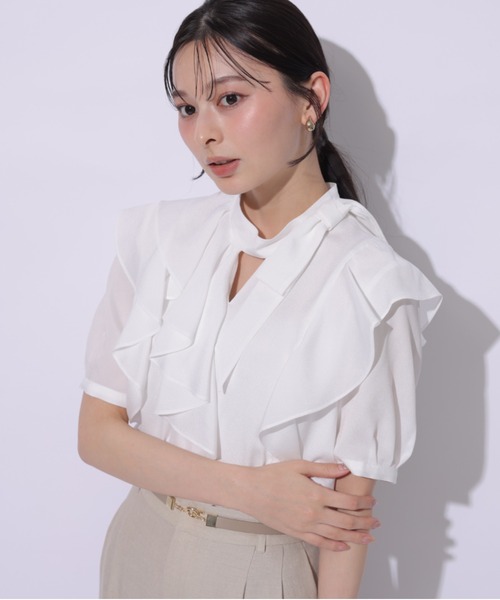 Apuweiser-riche(アプワイザーリッシェ)の「サイドラッフルリボンブラウス(シャツ/ブラウス・レディース・オフホワイト/ピンク/ネイビー・1/2)」の1枚目の写真