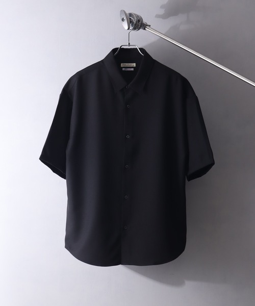 Art re A select（アトリエセレクト）の「【MADE IN JAPAN】-Reflax-ファブリック ハーフスリーブ レギュラーシャツ/接触冷感 UVカット 吸汗 抗ピリング（シャツ/ブラウス・メンズ・バーガンディー/マスタード/ブラック/ブルー/ホワイト/サックスブルー/ライトピンク/ネイビー・M/S/L）」の3枚目の写真