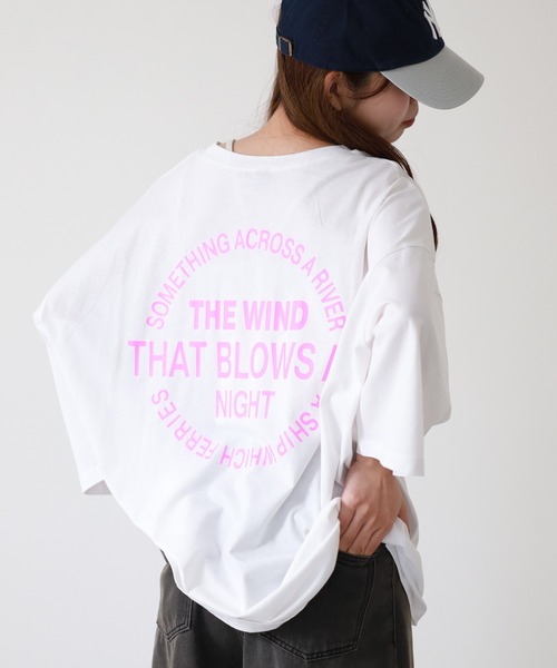 atONE(アットワン)の「ロゴ刺繍バックロゴプリントオーバーサイズTシャツ 半袖(Tシャツ/カットソー・レディース・ブラック/オフホワイト・M)」の1枚目の写真