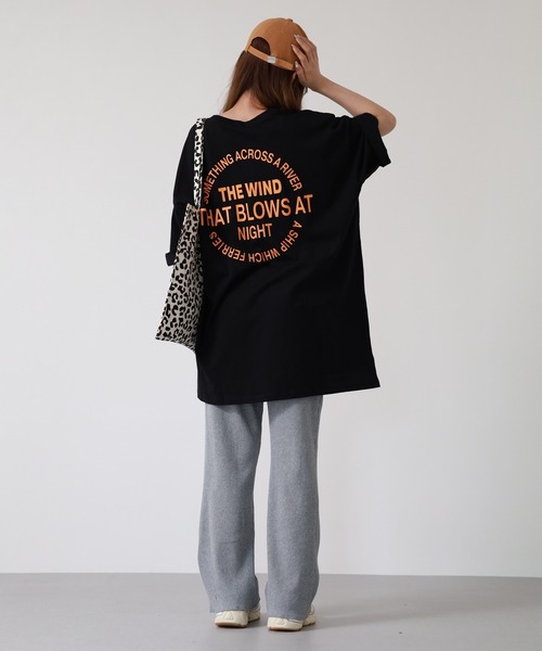 atONE(アットワン)の「ロゴ刺繍バックロゴプリントオーバーサイズTシャツ 半袖(Tシャツ/カットソー・レディース・ブラック/オフホワイト・M)」の11枚目の写真