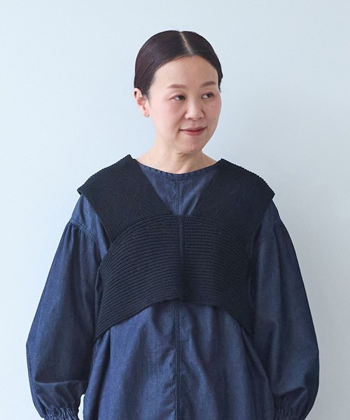 yuni(ユニ )の「Cotton back cross Knit-Vest(ベスト・レディース・ホワイト/ブラック・FREE)」の1枚目の写真
