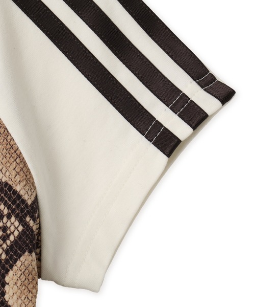 adidas(アディダス)の「adidas SNAKE PRINT CALI TEE / アディダス スネーク プリント カリ Tシャツ(Tシャツ/カットソー・レディース・ベージュ・S/M/L)」の5枚目の写真