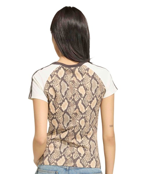 adidas(アディダス)の「adidas SNAKE PRINT CALI TEE / アディダス スネーク プリント カリ Tシャツ(Tシャツ/カットソー・レディース・ベージュ・S/M/L)」の9枚目の写真