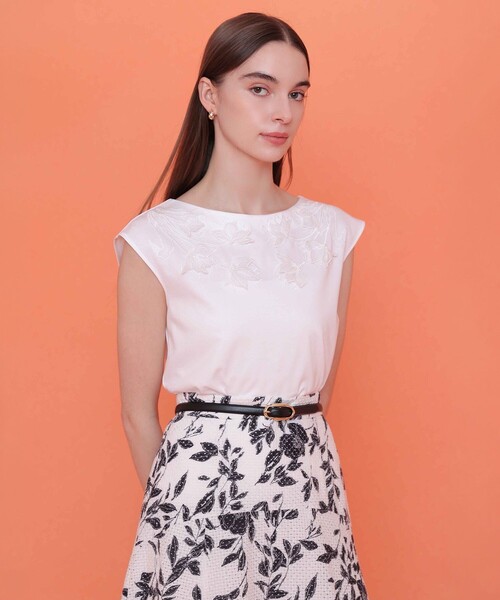 ANAYI(アナイ)の「ポンチ刺繍 プルオーバー(Tシャツ/カットソー・レディース・ブラック/ホワイト・38/36)」の2枚目の写真