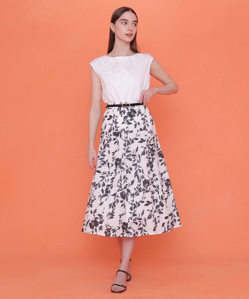 ANAYI(アナイ)の「ポンチ刺繍 プルオーバー(Tシャツ/カットソー・レディース・ブラック/ホワイト・38/36)」の4枚目の写真