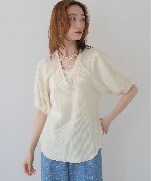 CLEIO（クレイオ）の「【CLEIO】レースアップワッフルボーダー半袖トップス LACE-UP WAFFLE BORDER SHORT SLEEVE TOPS（Tシャツ/カットソー・レディース・グレー/アイボリー/ネイビー・FREE）」の2枚目の写真