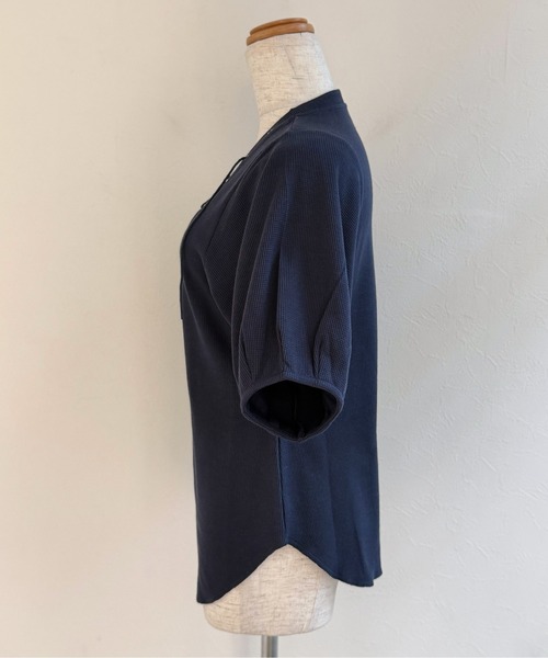CLEIO（クレイオ）の「【CLEIO】レースアップワッフルボーダー半袖トップス LACE-UP WAFFLE BORDER SHORT SLEEVE TOPS（Tシャツ/カットソー・レディース・グレー/アイボリー/ネイビー・FREE）」の7枚目の写真