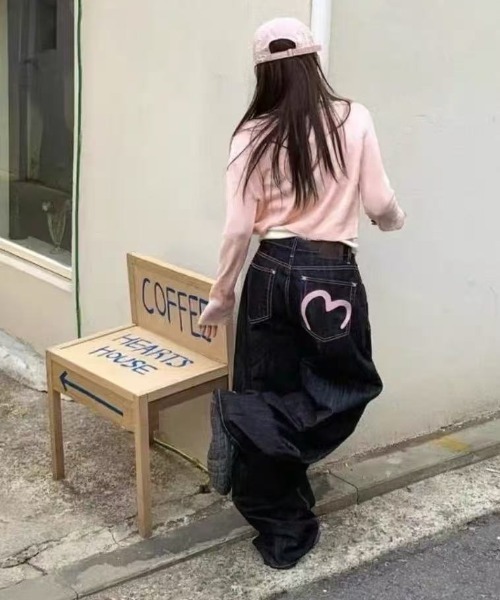 ViViDAY(ビビデー)の「バッグポケットハート柄デニムワイドパンツ(デニムパンツ・レディース・ブラック・L/M/S/XS)」の17枚目の写真