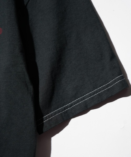 THRIFTY LOOK(スリフティールック)の「BUDWEISER バドワイザー / HERITAGE LOGO TEE(Tシャツ/カットソー・メンズ・ブラック/ホワイト・LARGE/X-LARGE)」の5枚目の写真