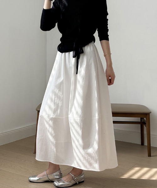 Flugge(フラッジー)の「きれいめフレアロングスカート(スカート・レディース・ホワイト/ブラック・LARGE/MEDIUM)」の2枚目の写真
