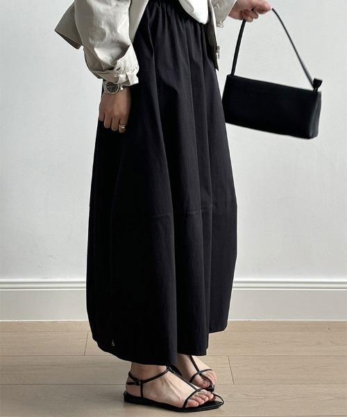 Flugge(フラッジー)の「きれいめフレアロングスカート(スカート・レディース・ホワイト/ブラック・LARGE/MEDIUM)」の3枚目の写真