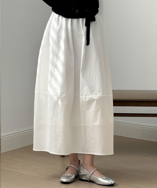 Flugge(フラッジー)の「きれいめフレアロングスカート(スカート・レディース・ホワイト/ブラック・LARGE/MEDIUM)」の4枚目の写真