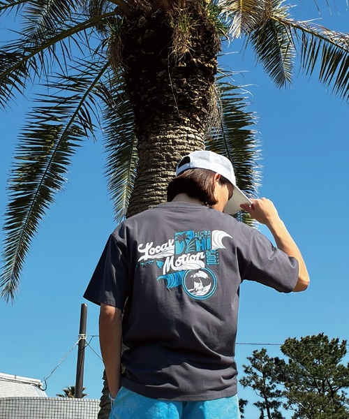 LOCALMOTION HAWAII(ローカルモーション ハワイ)の「サーフステッチ&ロゴプリントTシャツ(Tシャツ/カットソー・メンズ・ホワイト/チャコールグレー・LARGE/X-LARGE/MEDIUM/SMALL)」の3枚目の写真
