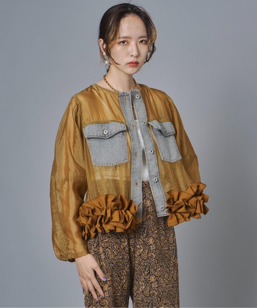 terrace(テラス)の「デニム切替フリルヘムシアーブルゾン(デニムジャケット・レディース・黄土色系/ネイビー・FREE)」の4枚目の写真