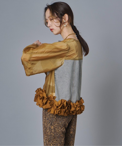 terrace(テラス)の「デニム切替フリルヘムシアーブルゾン(デニムジャケット・レディース・黄土色系/ネイビー・FREE)」の6枚目の写真