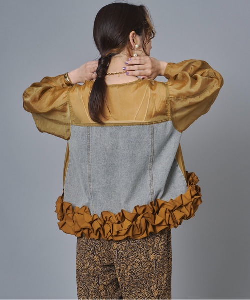 terrace(テラス)の「デニム切替フリルヘムシアーブルゾン(デニムジャケット・レディース・黄土色系/ネイビー・FREE)」の7枚目の写真
