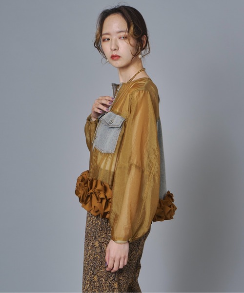 terrace(テラス)の「デニム切替フリルヘムシアーブルゾン(デニムジャケット・レディース・黄土色系/ネイビー・FREE)」の9枚目の写真