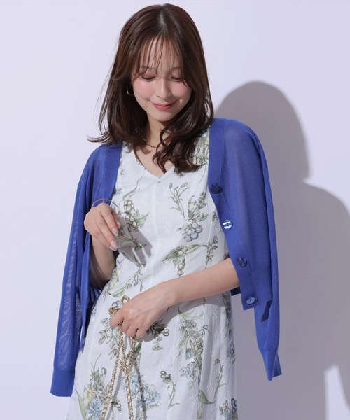 Mystrada(マイストラーダ)の「Vネックシアーカーデ(ニット/セーター・レディース・ブルー/ブラック/ホワイト/ピンクベージュ・38)」の3枚目の写真