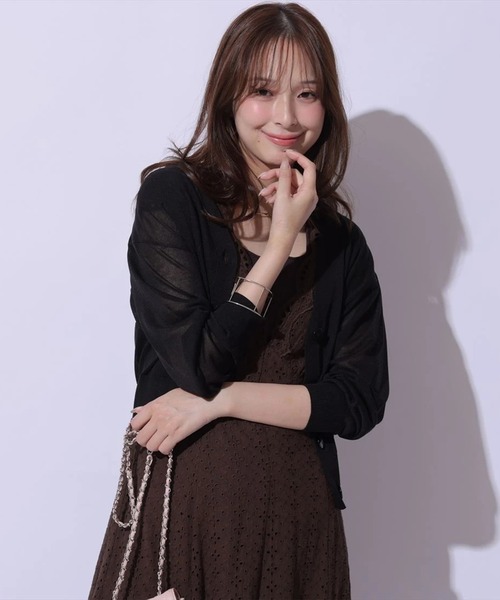 Mystrada(マイストラーダ)の「Vネックシアーカーデ(ニット/セーター・レディース・ブルー/ブラック/ホワイト/ピンクベージュ・38)」の6枚目の写真