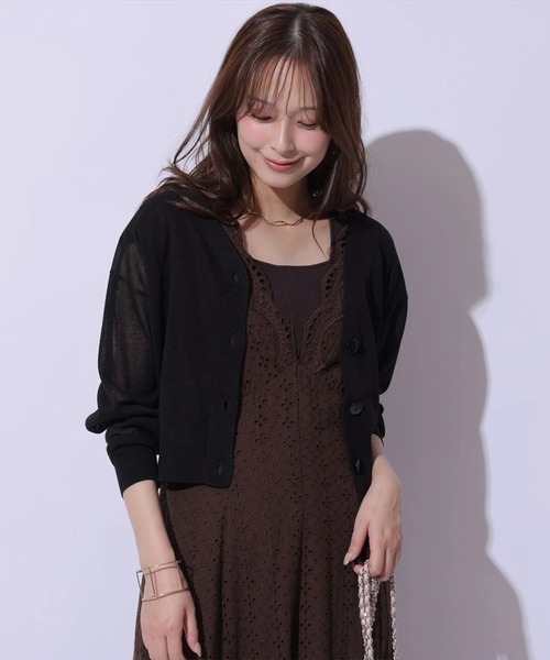 Mystrada(マイストラーダ)の「Vネックシアーカーデ(ニット/セーター・レディース・ブルー/ブラック/ホワイト/ピンクベージュ・38)」の7枚目の写真