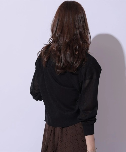 Mystrada(マイストラーダ)の「Vネックシアーカーデ(ニット/セーター・レディース・ブルー/ブラック/ホワイト/ピンクベージュ・38)」の8枚目の写真