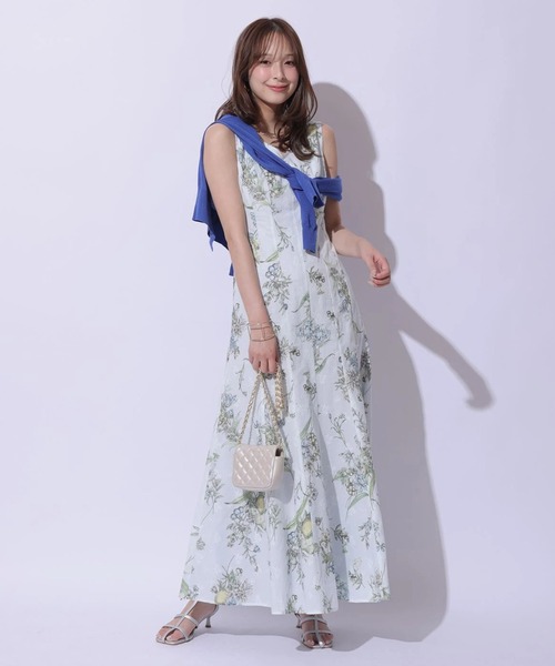 Mystrada(マイストラーダ)の「Vネックシアーカーデ(ニット/セーター・レディース・ブルー/ブラック/ホワイト/ピンクベージュ・38)」の14枚目の写真