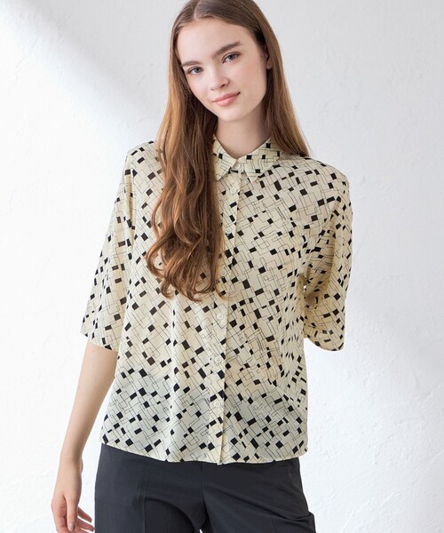 MACKINTOSH LONDON(マッキントッシュ ロンドン)の「ジオメトリックプリントブラウス(シャツ/ブラウス・レディース・ネイビー/ベージュ・40/38)」の2枚目の写真