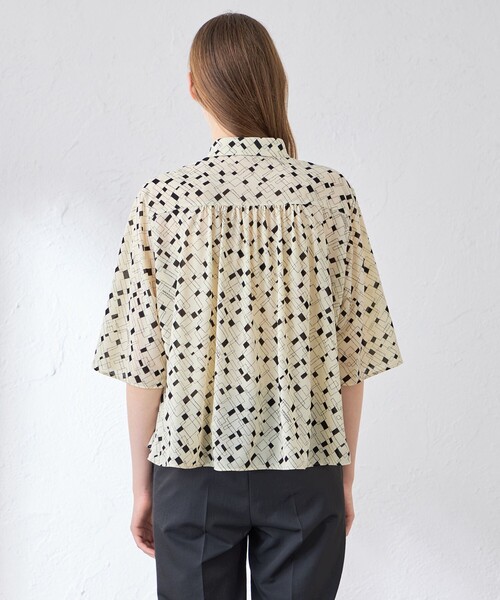 MACKINTOSH LONDON(マッキントッシュ ロンドン)の「ジオメトリックプリントブラウス(シャツ/ブラウス・レディース・ネイビー/ベージュ・40/38)」の8枚目の写真