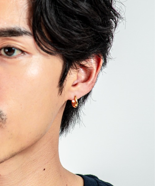 TOM WOOD（トムウッド）の「【TOMWOOD】Liz Huggies ゴールド ピアス　ユニセックス（ピアス（両耳用）・レディース・ゴールド・FREE）」の5枚目の写真