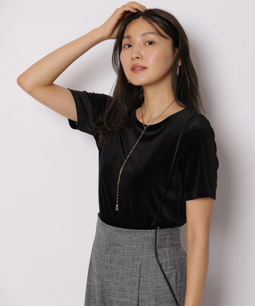 JUSGLITTY(ジャスグリッティー)の「ベロアTシャツ(Tシャツ/カットソー・レディース・ブラック/オフホワイト/ブラウン・2)」の2枚目の写真