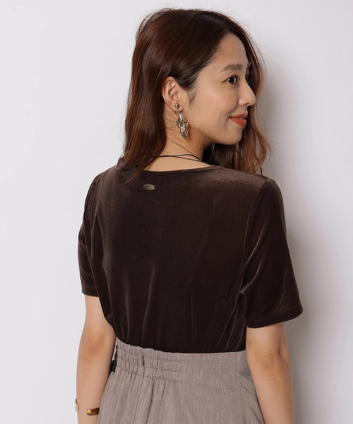 JUSGLITTY(ジャスグリッティー)の「ベロアTシャツ(Tシャツ/カットソー・レディース・ブラック/オフホワイト/ブラウン・2)」の18枚目の写真