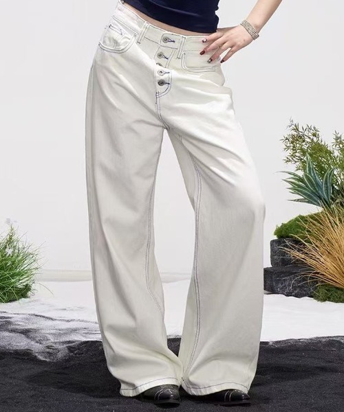 Achic(アシック)の「配色ステッチボタンフライワイドデニムパンツ(デニムパンツ・レディース・ホワイト・S/M/L)」の1枚目の写真