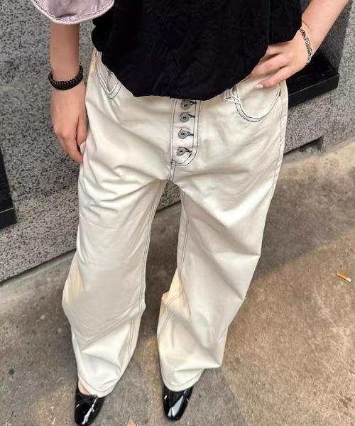 Achic(アシック)の「配色ステッチボタンフライワイドデニムパンツ(デニムパンツ・レディース・ホワイト・S/M/L)」の9枚目の写真