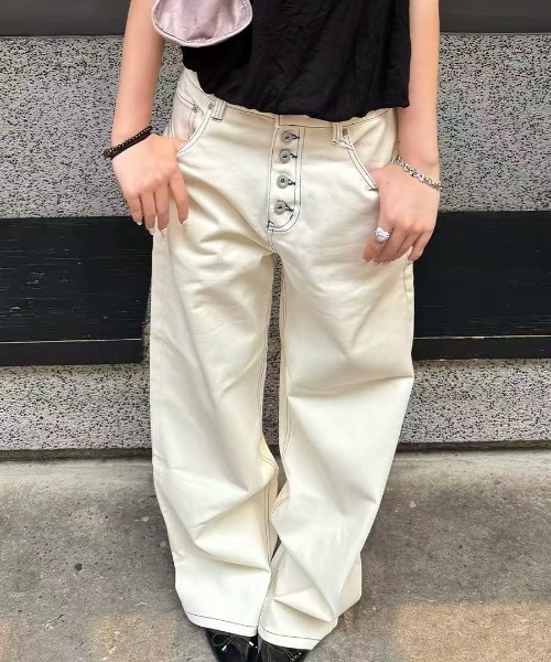 Achic(アシック)の「配色ステッチボタンフライワイドデニムパンツ(デニムパンツ・レディース・ホワイト・S/M/L)」の10枚目の写真