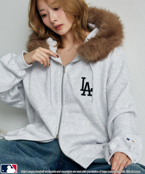PUBLUX(パブリュクス)の「PUBLUX/パブリュクス 別注 MLB スウェット ジップ フェイクファー フーディー 限定展開(パーカー・メンズ・チャコールグレー/ブラック/グレー/ライトグレー・LARGE/MEDIUM/SMALL)」の10枚目の写真