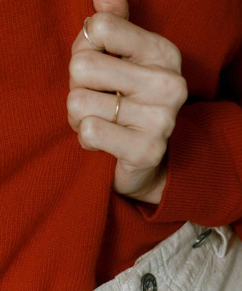 SMELLY(スメリー)の「SMELLY so’ textured minimal ring(リング・レディース・ゴールド・11)」の2枚目の写真