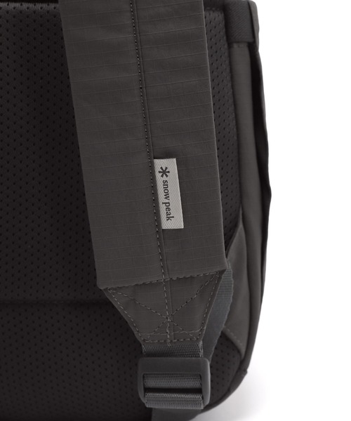 Snow Peak(スノーピーク)の「Snow Peak / Dual Tech Classic Backpack 22L デュアルテック クラシック バックパック 22L 海外限定(バックパック/リュック・メンズ・ブラック・ONE SIZE)」の13枚目の写真