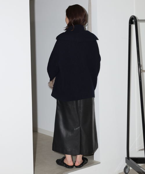 SLOBE IENA(スローブイエナ)の「フェイクレザーフレアスカート(スカート・レディース・ブラック/ブラウン・36/38)」の6枚目の写真