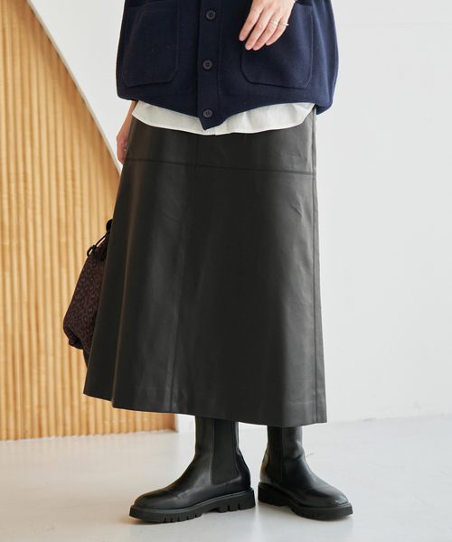 SLOBE IENA(スローブイエナ)の「フェイクレザーフレアスカート(スカート・レディース・ブラック/ブラウン・36/38)」の7枚目の写真