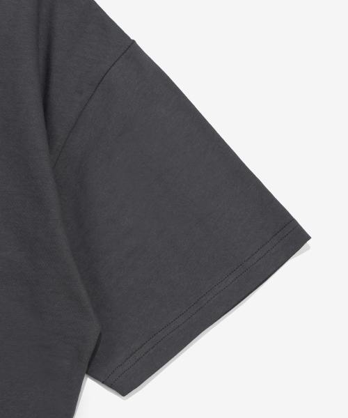 NET SOCIAL CLUB(ネットソーシャルクラブ)の「終末の蛇 レイニーデイ ネットソーシャル 半袖Tシャツ (チャコール)(Tシャツ/カットソー・レディース・その他・LARGE/MEDIUM/X-LARGE/SMALL)」の4枚目の写真