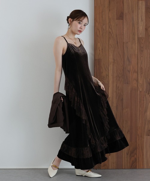 J by blue(ジェイバイブルー)の「《2サイズ展開》 ベロアキャミワンピース + テーラードジャケット 2点セット 卒業式 入学式 結婚式 成人式 二次会 同窓会 セレモニー パーティードレス オケージョンドレス お呼ばれ 20代 30代(ドレス・レディース・ブラウン/ブラック・MEDIUM/LARGE)」の10枚目の写真