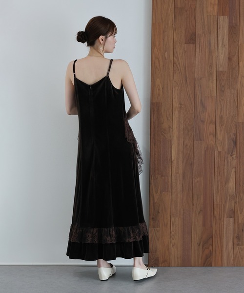 J by blue(ジェイバイブルー)の「《2サイズ展開》 ベロアキャミワンピース + テーラードジャケット 2点セット 卒業式 入学式 結婚式 成人式 二次会 同窓会 セレモニー パーティードレス オケージョンドレス お呼ばれ 20代 30代(ドレス・レディース・ブラウン/ブラック・MEDIUM/LARGE)」の12枚目の写真